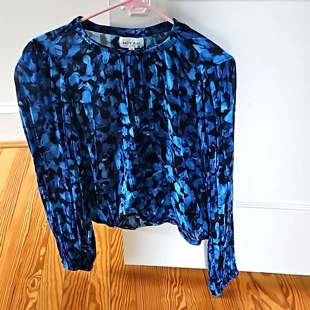 Bella Dahl blue watercolor floral Cassia top XS